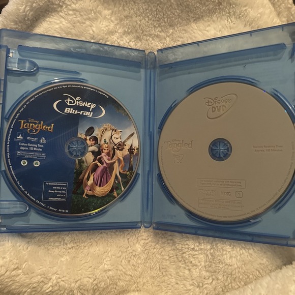 Tangled (Blu-ray, 2011) 2 Disc Set - Picture 3 of 3